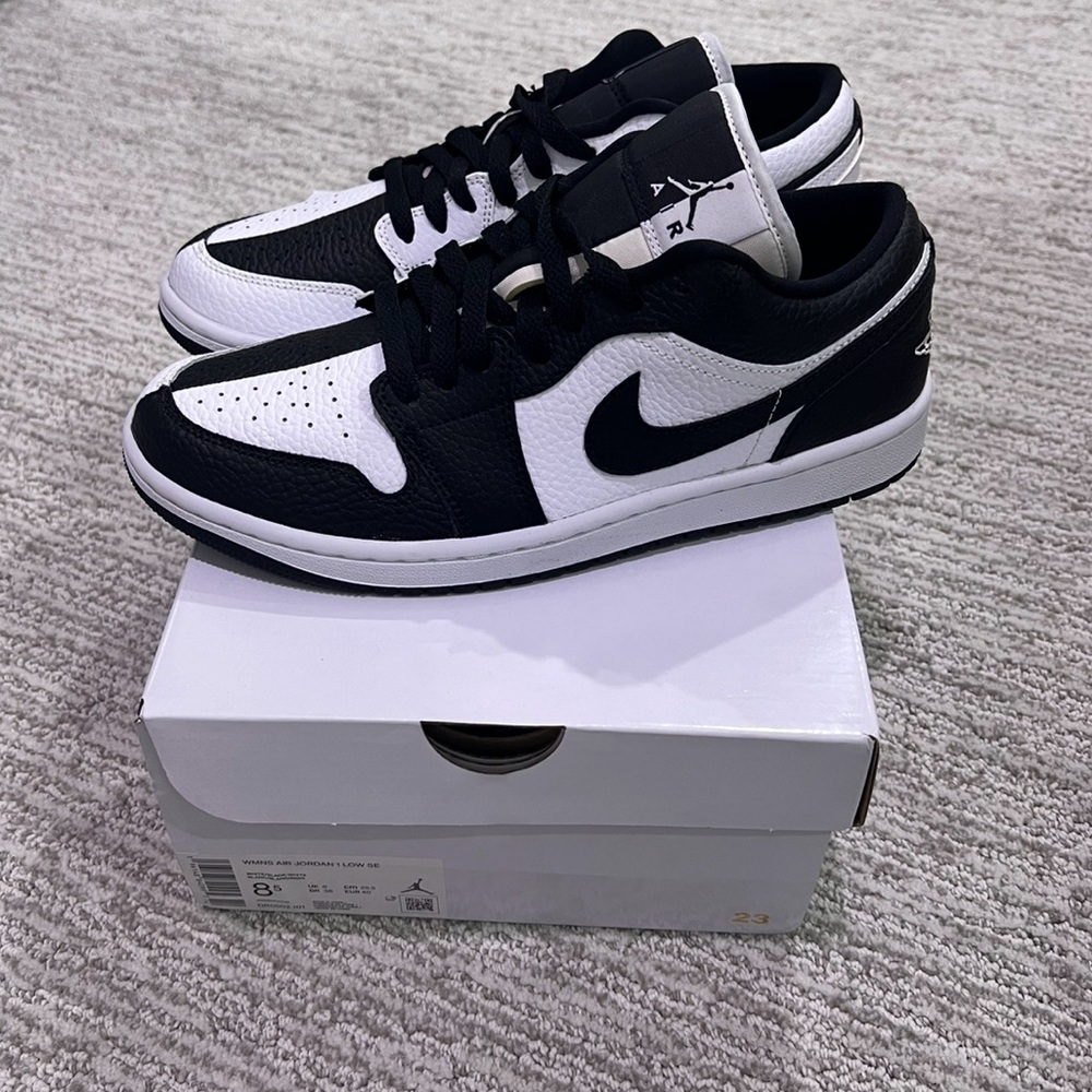 NIKE Air Jordan 1 Low Sneakers - Picture 3 of 4